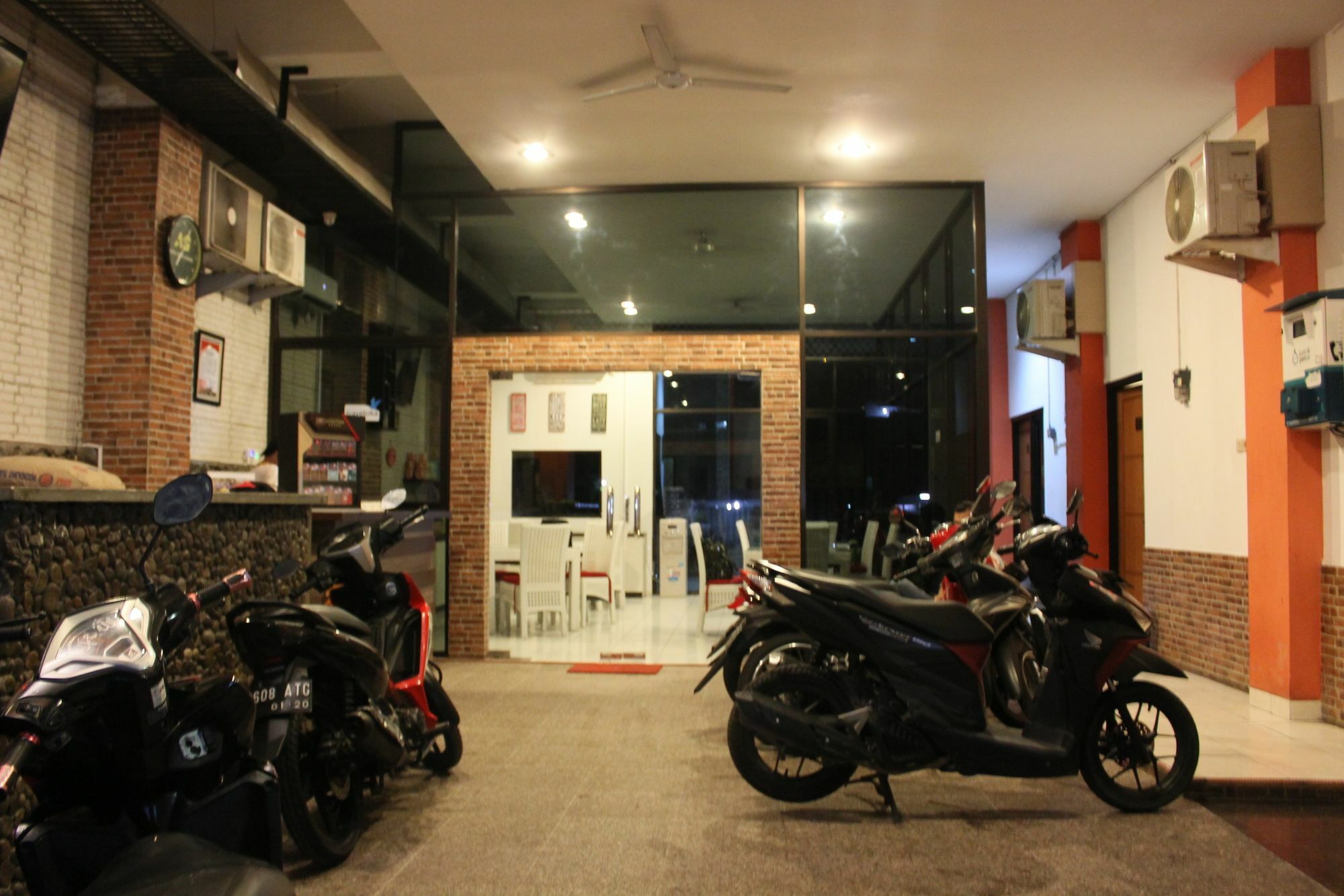 Cozy Centre Simpang Lima Semarang Hotel Bagian luar foto